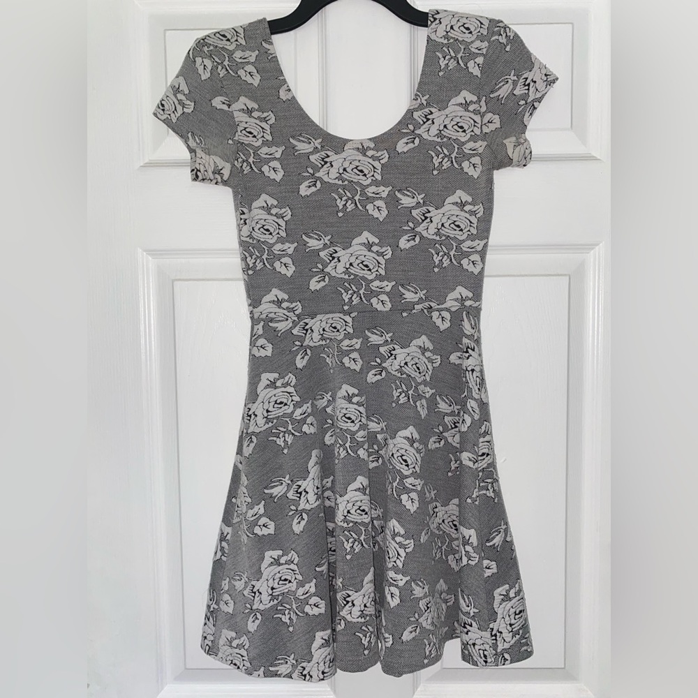 Junior’s S Floral Dress | Short-Sleeved, Mid-Thigh Length